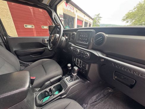 Used 2018 Jeep Wrangler Unlimited Sport S AWD/4WD image 28
