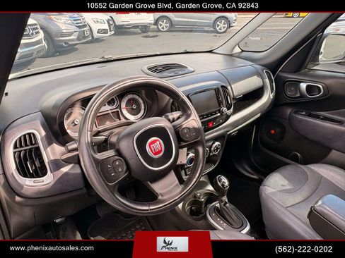 Used 2017 FIAT 500L Trekking w/ Dual-Pane Sunroof Package image 22