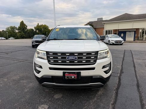Used 2016 Ford Explorer XLT w/ Equipment Group 202A FWD image 2