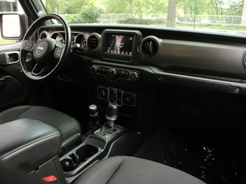 Used 2020 Jeep Gladiator Sport w/ Quick Order Package 24S AWD/4WD image 23