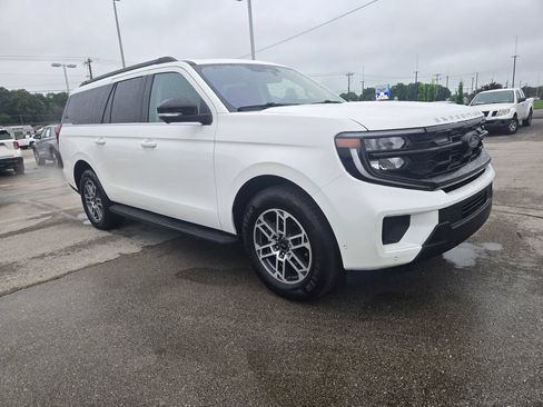 Used 2025 Ford Expedition Max Active RWD image 2