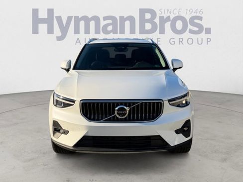 Used 2025 Volvo XC40 B5 Plus image 8