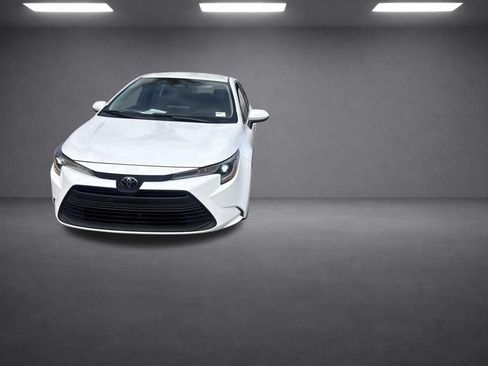 Used 2024 Toyota Corolla LE FWD image 5