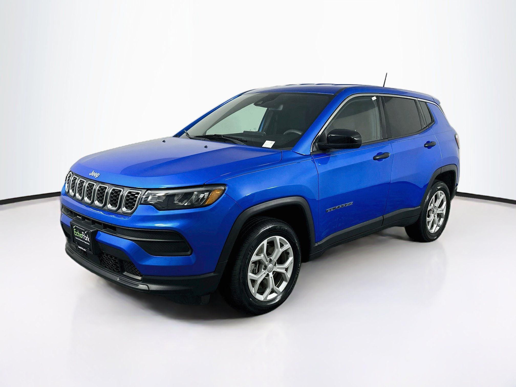 Used 2024 Jeep Compass Sport AWD/4WD image 3