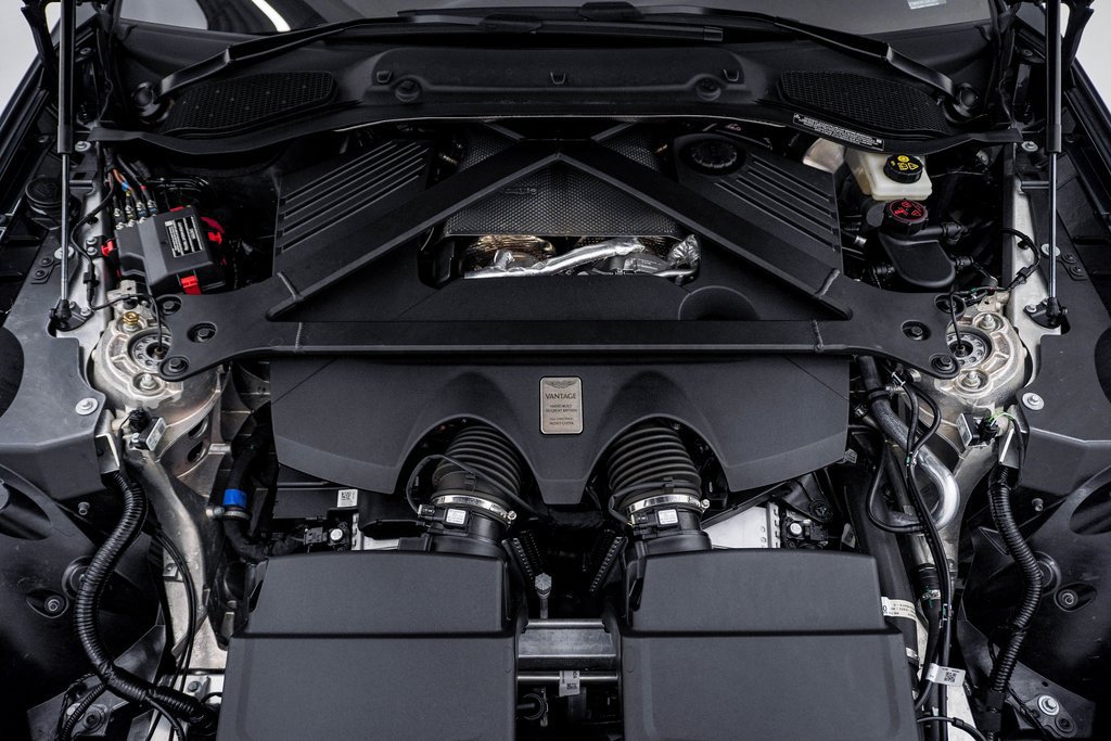 Used 2026 Aston Martin V8 Vantage Roadster RWD image 34