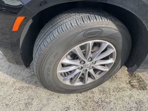 Used 2023 Buick Enclave Premium image 9