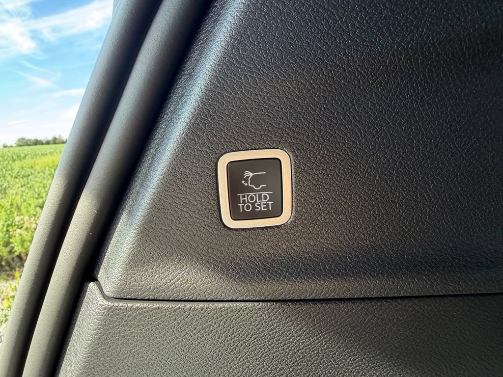 New 2027 Chrysler Pacifica Select FWD image 33