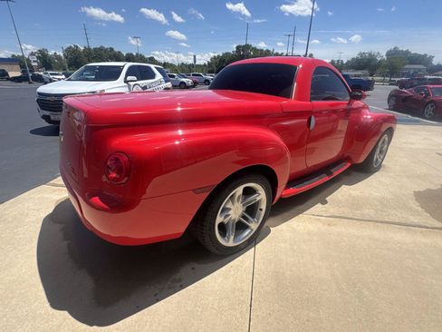 Used 2005 Chevrolet SSR w/ Preferred Equipment Group RWD image 3