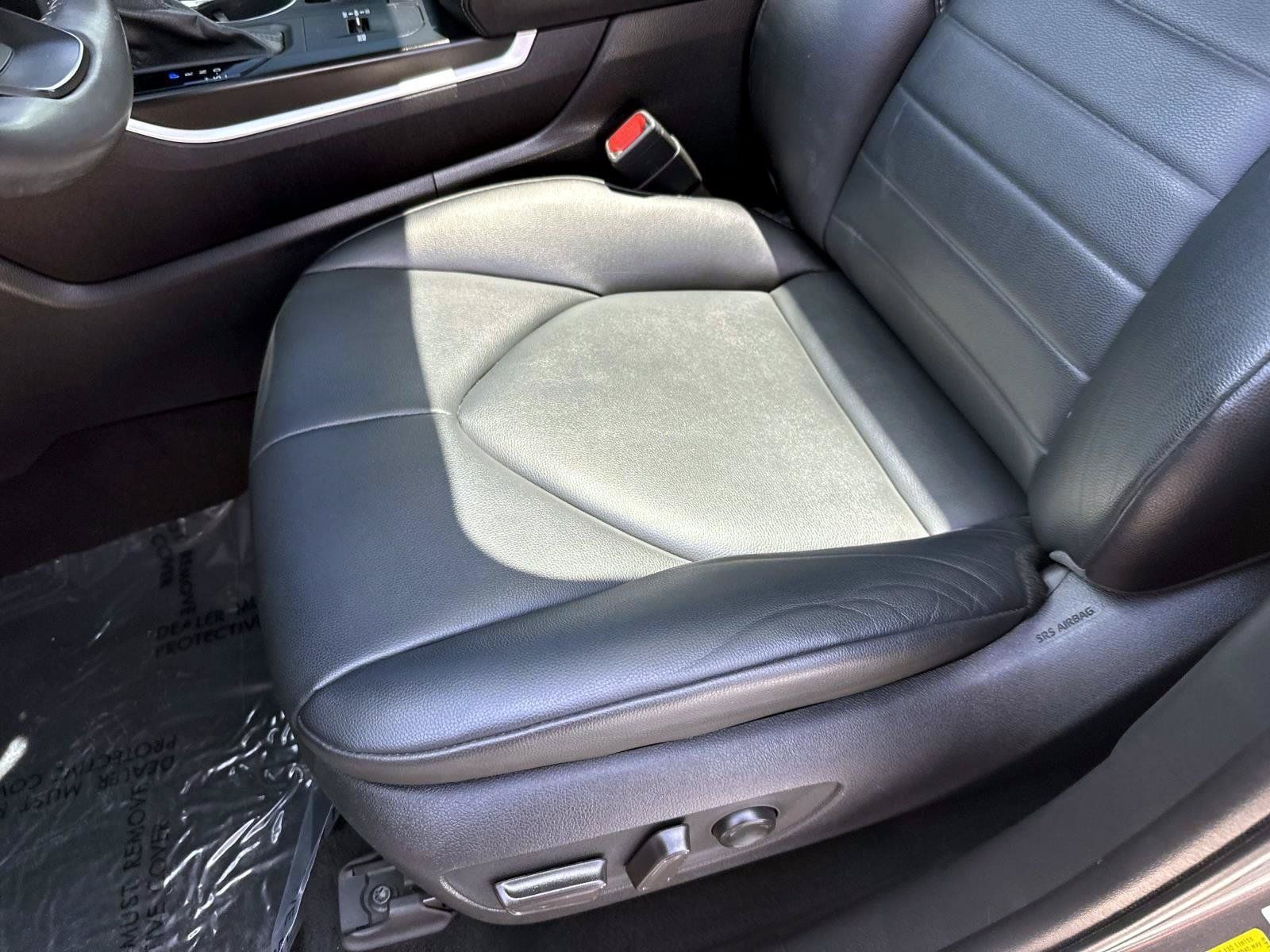 Used 2022 Toyota Highlander XLE AWD/4WD image 21
