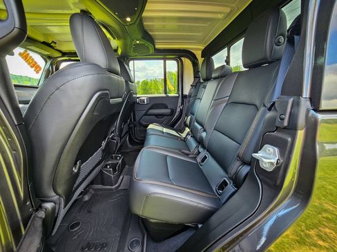 New 2026 Jeep Gladiator Sport AWD/4WD image 32