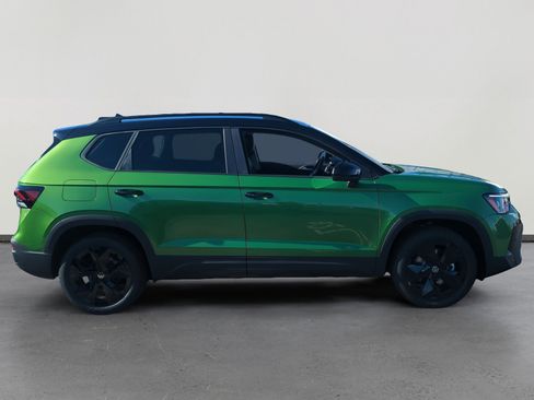 New 2026 Volkswagen Taos SE image 6