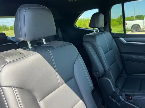 Used 2025 GMC Acadia Elevation w/ Elevation Premium Package FWD image 5