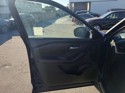 Used 2025 Nissan Rogue SV FWD image 18