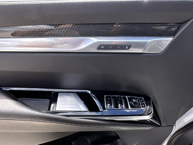 Certified 2025 Cadillac Escalade ESV V AWD/4WD image 21