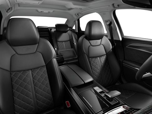 Certified 2023 Audi S8 AWD/4WD image 5