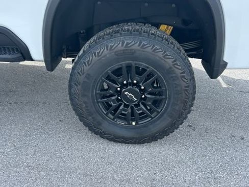 New 2026 Chevrolet Silverado 2500 ZR2 image 9