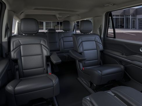 New 2026 Lincoln Navigator L Premier AWD/4WD image 11
