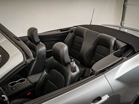 Used 2025 Ford Mustang Premium image 15