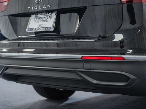 Used 2022 Volkswagen Tiguan SE w/ Panoramic Sunroof Package FWD image 10