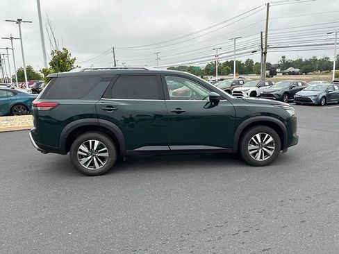 Used 2025 Nissan Pathfinder SL AWD/4WD image 6