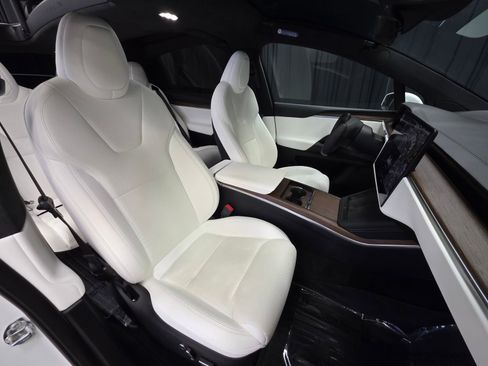 Used 2022 Tesla Model X image 36