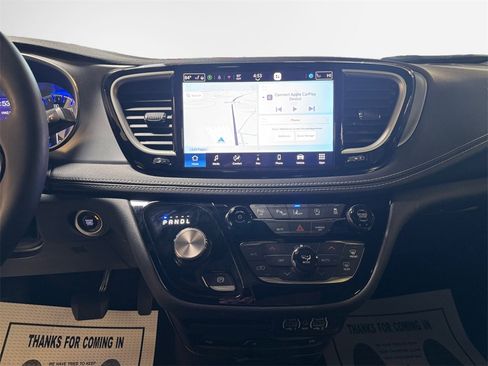 Used 2022 Chrysler Pacifica Touring-L w/ Uconnect Theater Family Group image 22