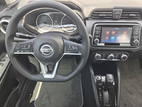 Used 2021 Nissan Versa S FWD image 27