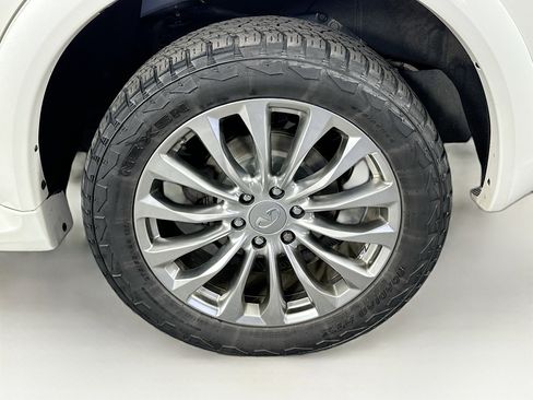 Used 2017 INFINITI QX80 2WD w/ Driver Assistance Package image 11