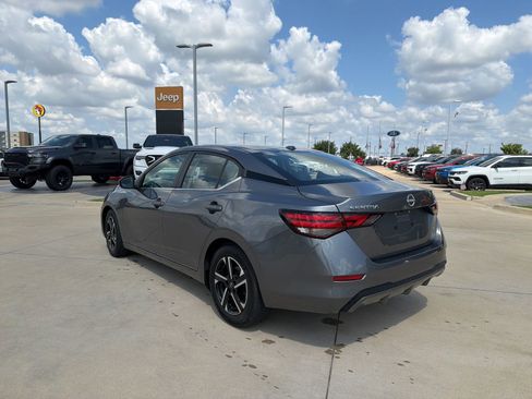 Used 2024 Nissan Sentra SV FWD image 3
