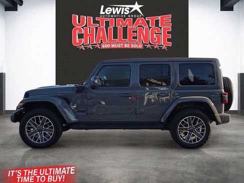 Used 2022 Jeep Wrangler Unlimited Sahara image 2