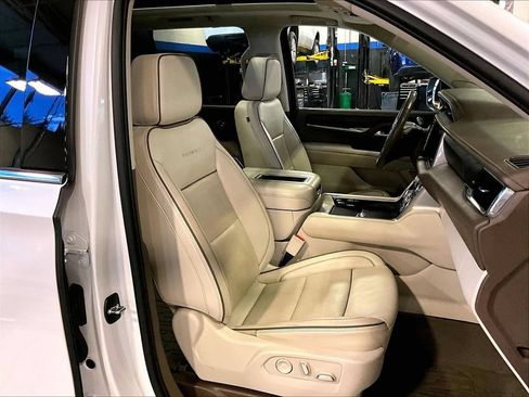 Used 2023 GMC Yukon Denali AWD/4WD image 11
