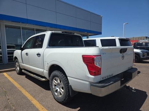 Used 2018 Nissan Titan SV AWD/4WD image 6