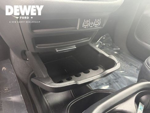 Used 2025 Chrysler Pacifica Select FWD image 23