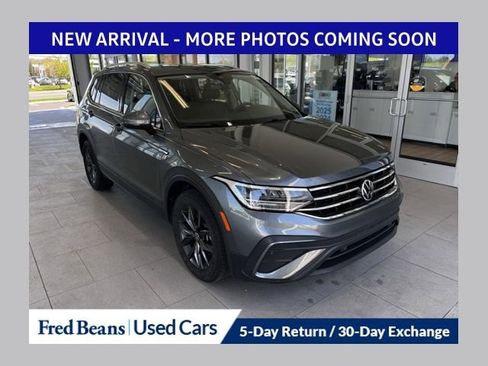 Used 2024 Volkswagen Tiguan SE AWD/4WD image 1