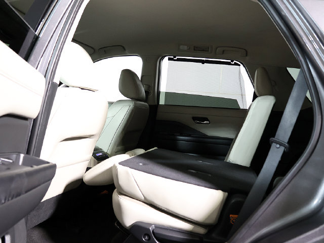 Used 2022 Nissan Pathfinder SL AWD/4WD image 15