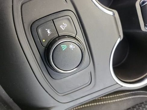 Used 2023 GMC Terrain SLE FWD image 26