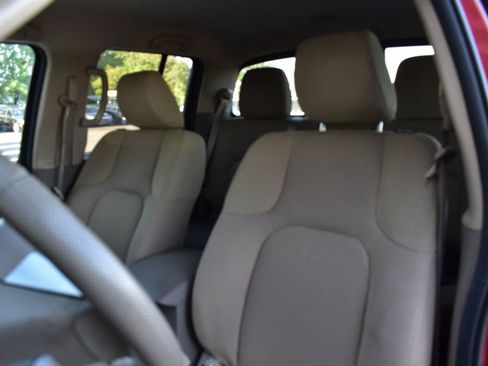 Used 2015 Nissan Frontier SV w/ SV Value Truck Package AWD/4WD image 13