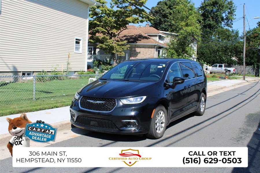 Used 2025 Chrysler Pacifica Select FWD image 2