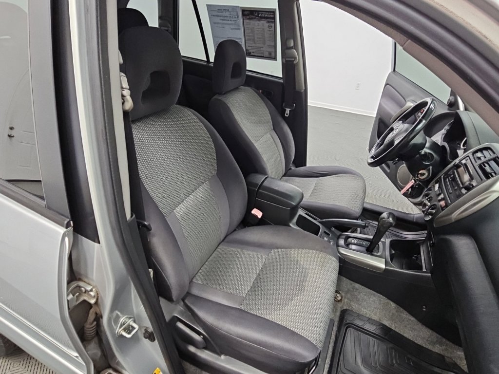 Used 2005 Toyota RAV4 2WD w/ "L" Pkg image 33