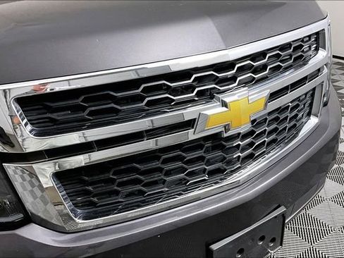 Used 2018 Chevrolet Suburban LS w/ Enhanced Driver Alert Package RWD image 30