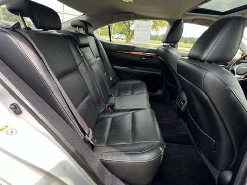 Used 2013 Lexus ES 300h w/ Luxury Pkg FWD image 15