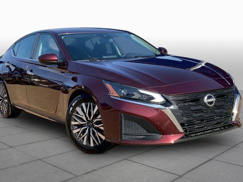 Used 2023 Nissan Altima 2.5 SV FWD image 3