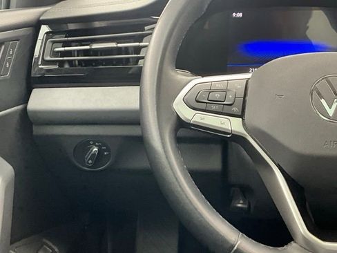 Used 2025 Volkswagen Jetta SE FWD image 18