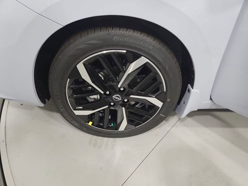 New 2025 Nissan Versa SR w/ Trunk Package image 25