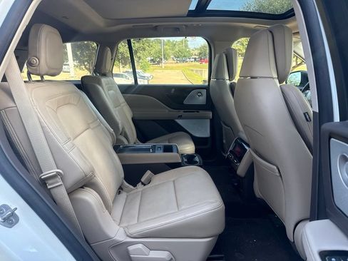 Used 2020 Lincoln Aviator Reserve w/ Equipment Group 201A RWD image 10