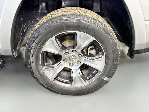 Used 2019 RAM 1500 Laramie image 37