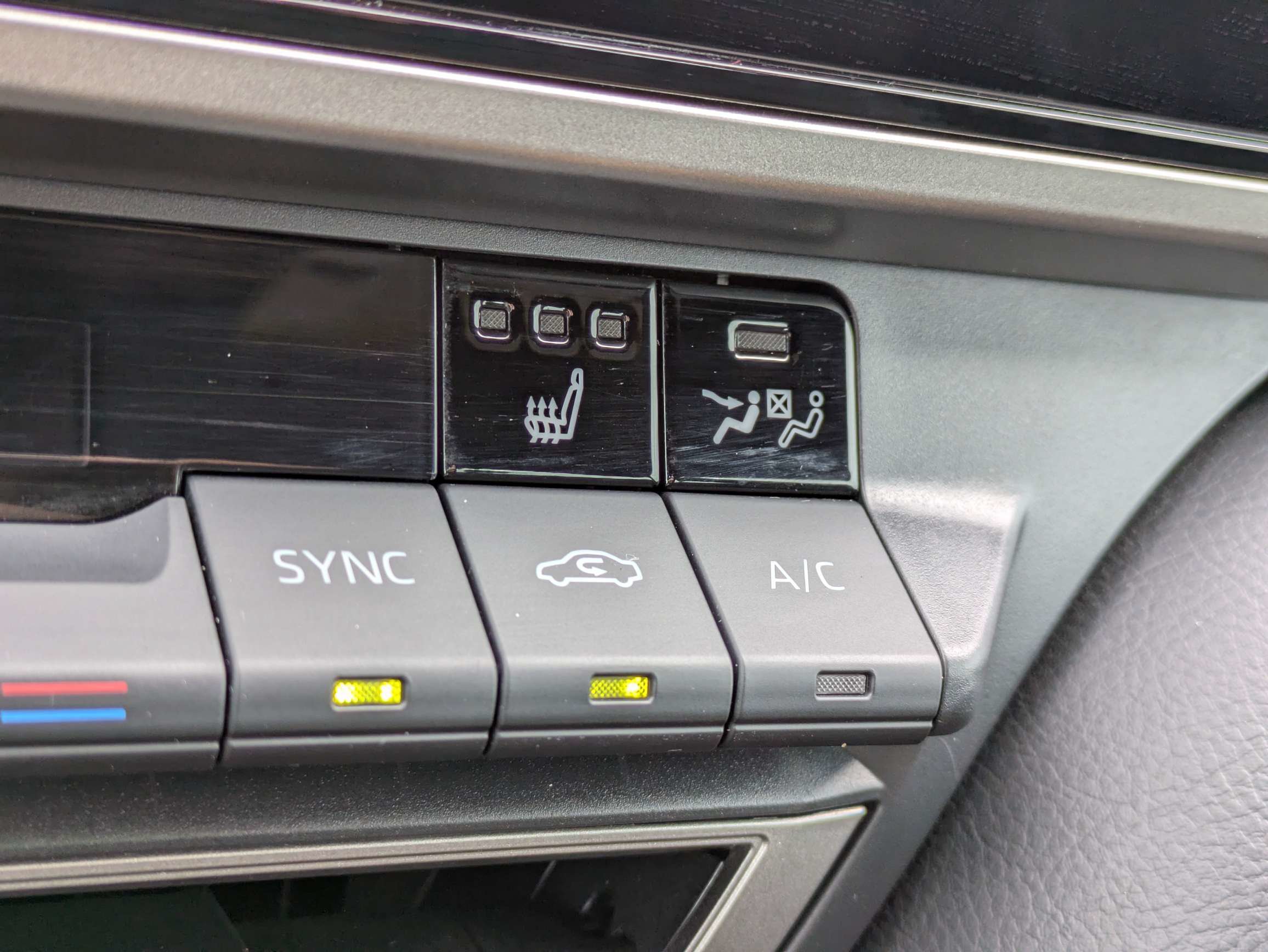 Used 2025 Toyota Camry XSE FWD image 27