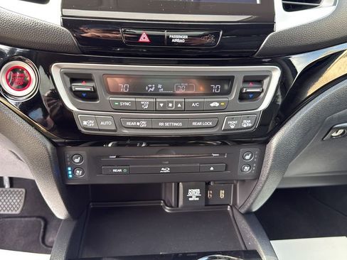 Used 2018 Honda Pilot Elite image 32