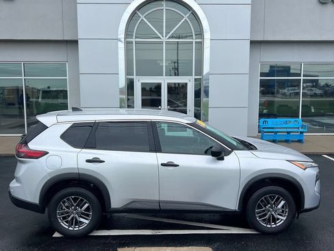 Used 2024 Nissan Rogue S AWD/4WD image 1