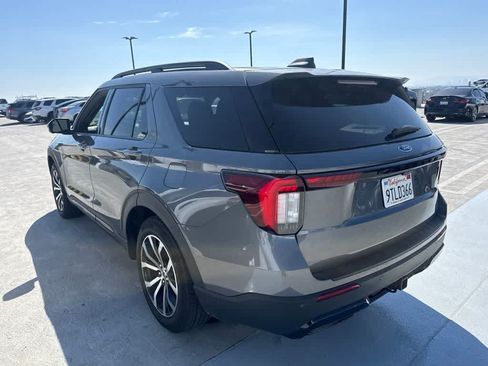 Used 2025 Ford Explorer ST-Line RWD image 3